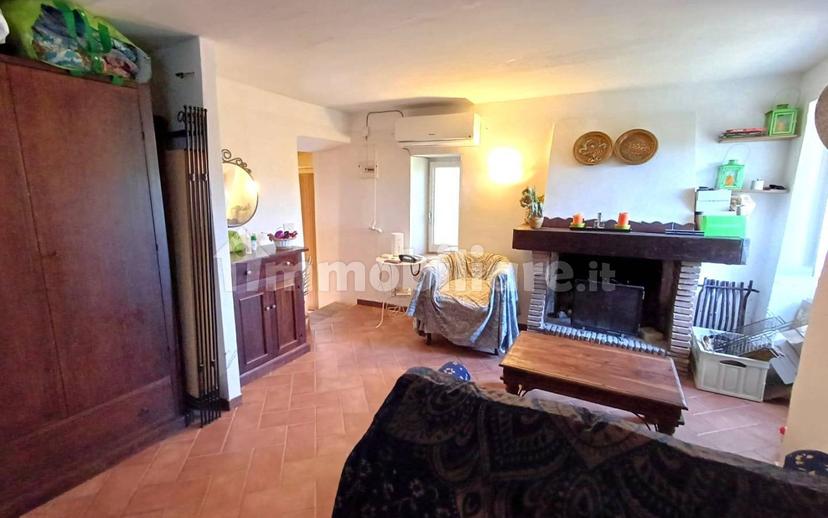 Bilocale piazza del Prato, Centro, Caprarola — foto 3 di 26