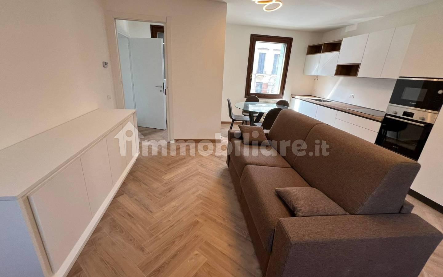 Bilocale viale Terza Armata 7, Piazza del Grano - Burchiellati, Treviso