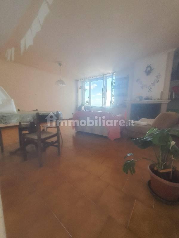 Appartamento via Maria Alinda Bonacci Brunamonti 2, Centro Storico, Perugia — foto 22 di 28
