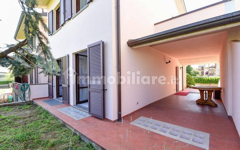 Villa a schiera via Giulio Zappa 54A, Centro, Besana in Brianza — foto 2 di 37
