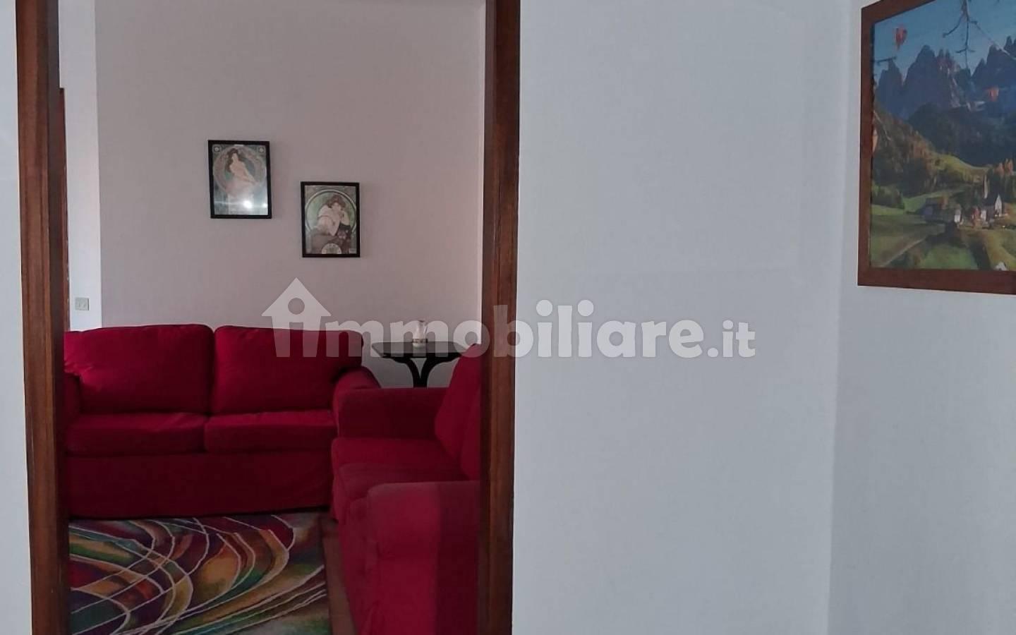 Bilocale piazza Carlo Cattaneo, Centro, Trecate