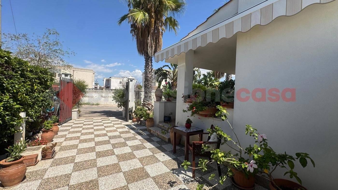 Villa unifamiliare via Catone, 51, Leporano Marina, Leporano