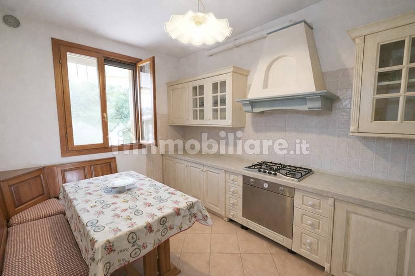 Quadrilocale via Vittorio Veneto 10, Centro, Casale sul Sile — foto 5 di 9