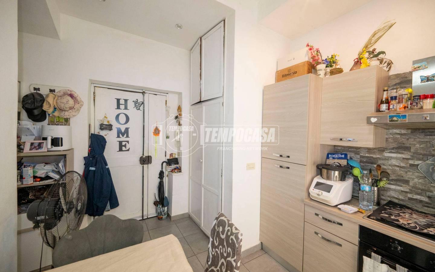 Bilocale via conte di torino 69, Giostra, Messina