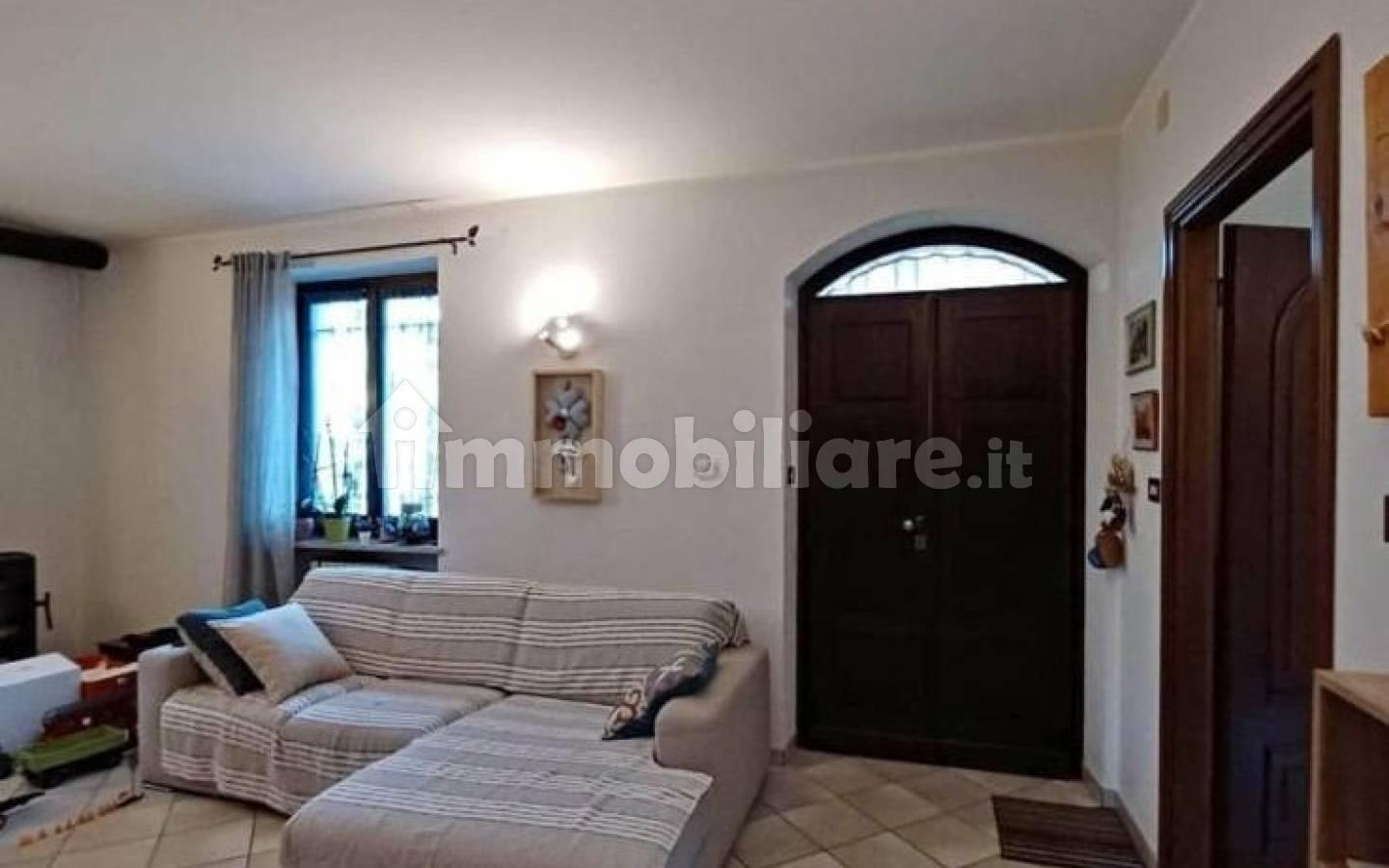 Bilocale via Umberto I 7a, Centro, Govone