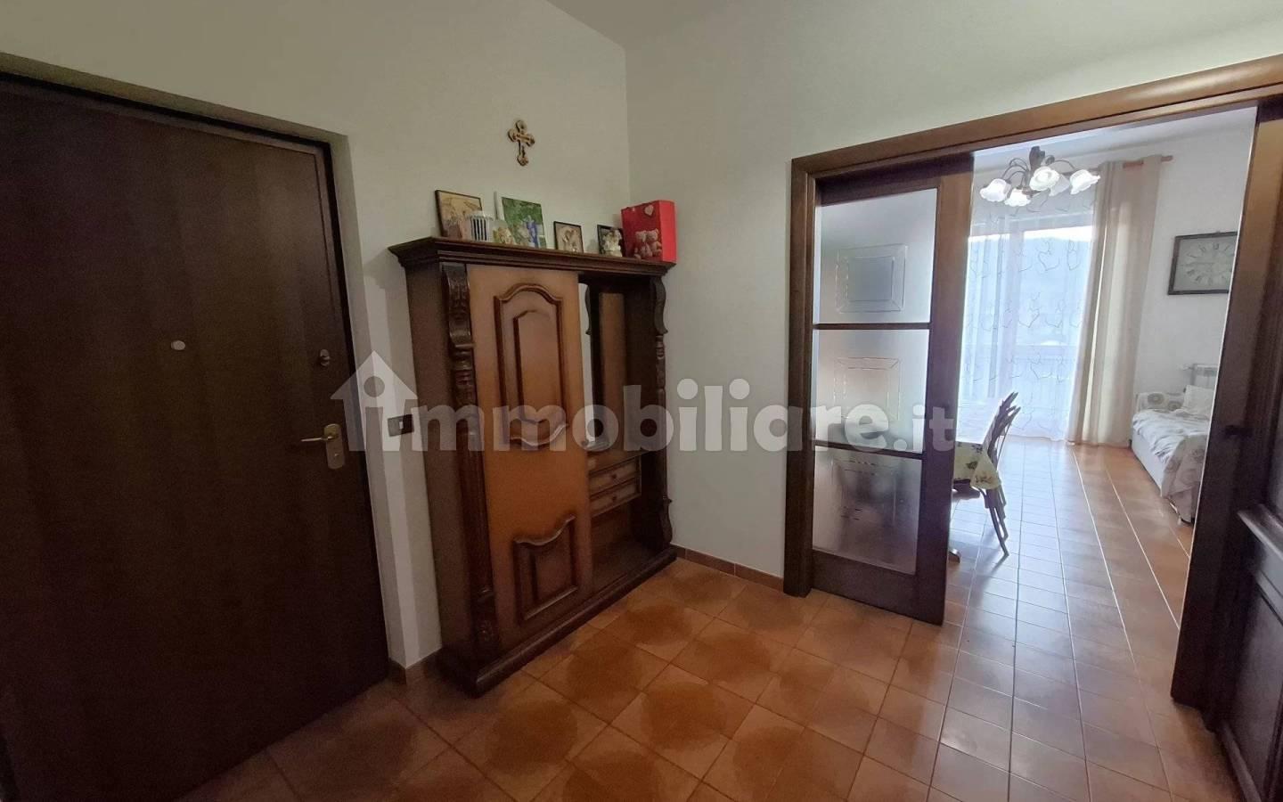 Quadrilocale via Neive, Località Produttiva, Castagnito