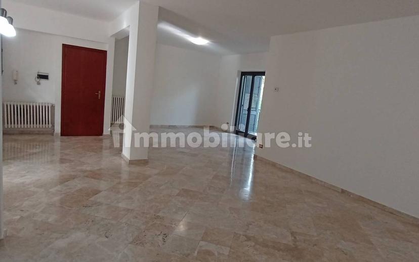 Villa bifamiliare via Casilina Nord, Tribunale, Frosinone — foto 3 di 59