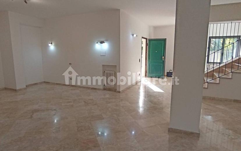 Villa bifamiliare via Casilina Nord, Tribunale, Frosinone — foto 2 di 59
