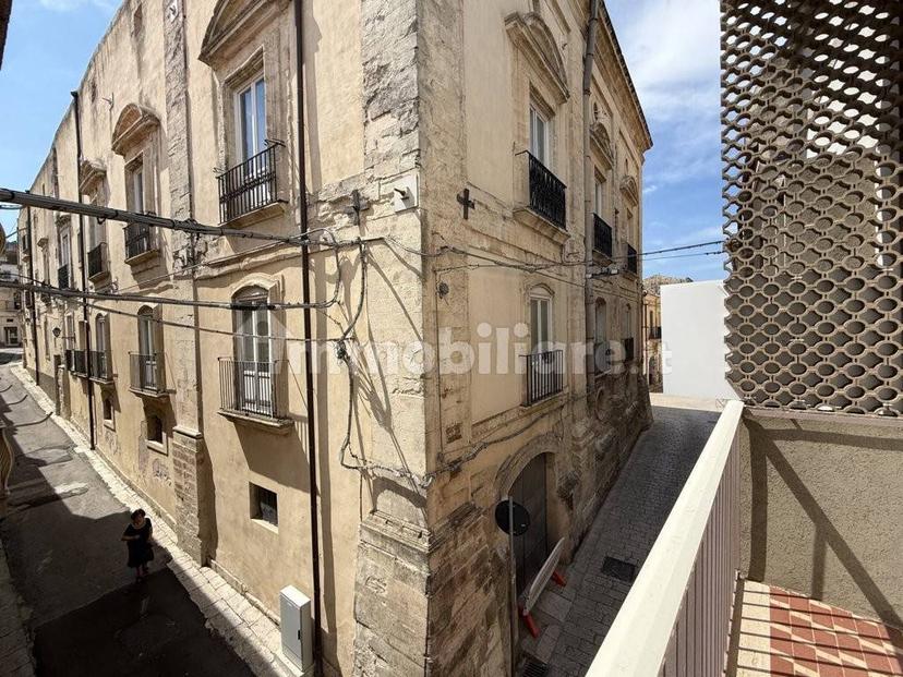 Terratetto unifamiliare via Angelo Maiorana, Centro, Chiaramonte Gulfi — foto 15 di 50