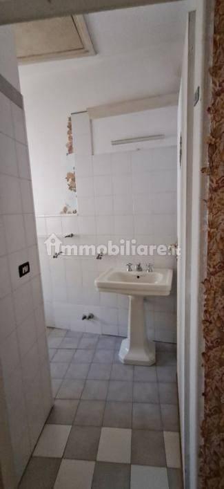 Bilocale via Camillo Benso di Cavour, Centro, Frosinone — foto 20 di 27