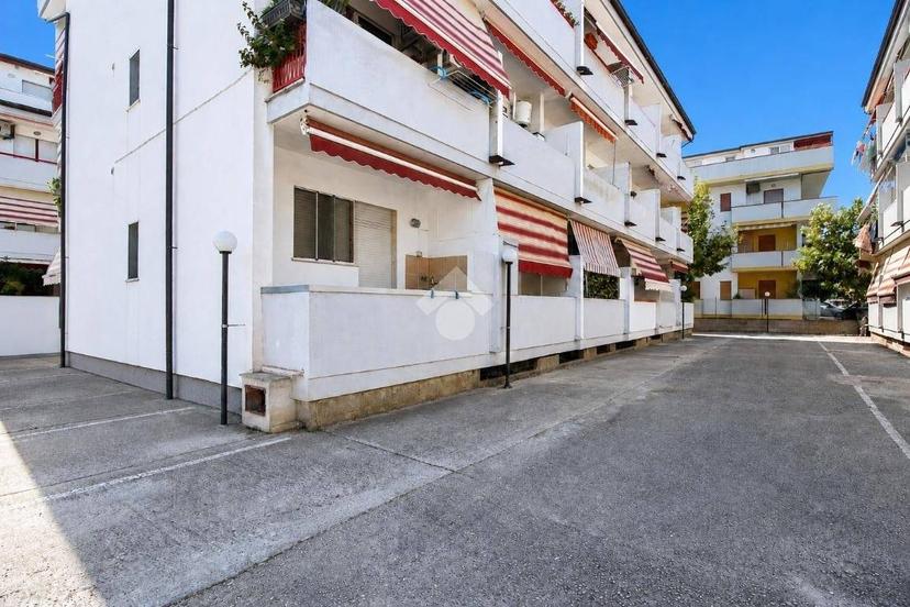 Trilocale via Verona 5, Centro, Alba Adriatica — foto 4 di 25
