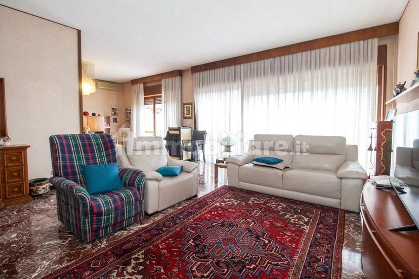 Villa unifamiliare via Vincenzo Scamozzi, Centro, Trissino — foto 3 di 34
