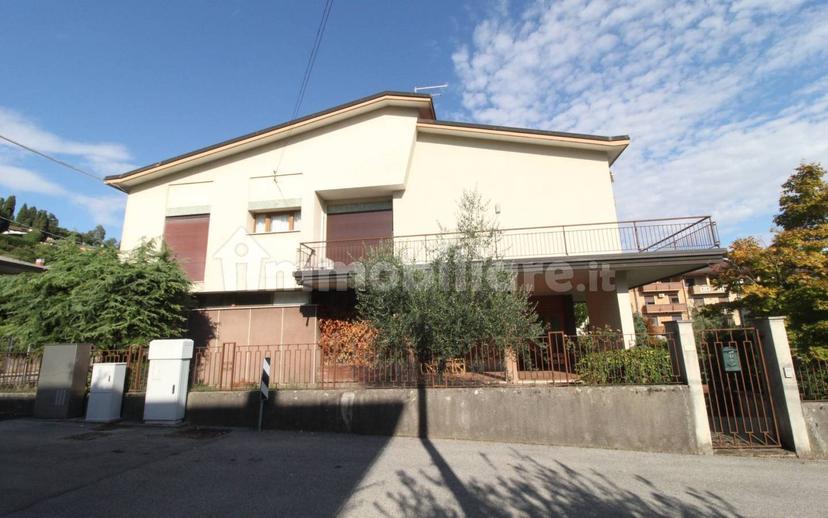 Villa unifamiliare via Vincenzo Scamozzi, Centro, Trissino — foto 18 di 34
