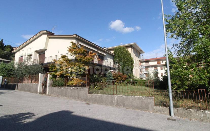 Villa unifamiliare via Vincenzo Scamozzi, Centro, Trissino — foto 6 di 34