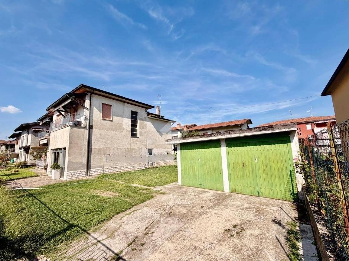Trilocale via G. Carozzi 8, Centro, Mozzanica