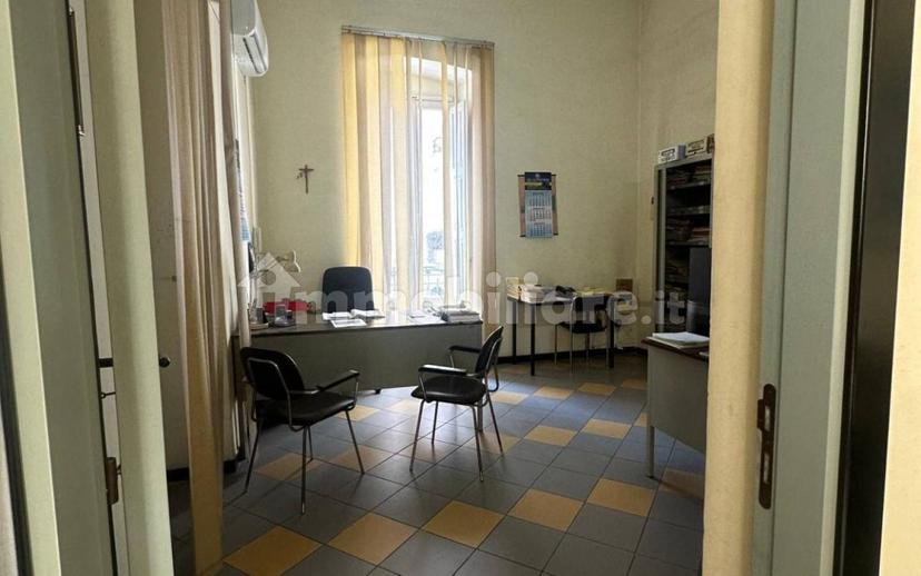 Appartamento via Francesco Crispi 62, Borgo, Taranto — foto 2 di 28