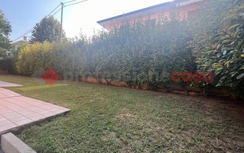 Trilocale via umberto I, 33, Centro, Bovolone — foto 3 di 9