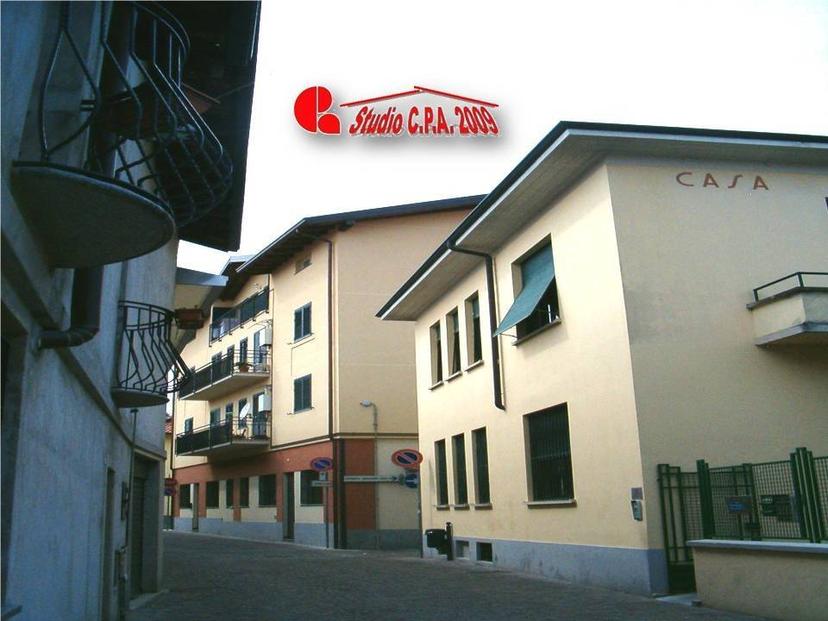 Trilocale via Alessandro Manzoni 8, Centro, Ferno — foto 25 di 42
