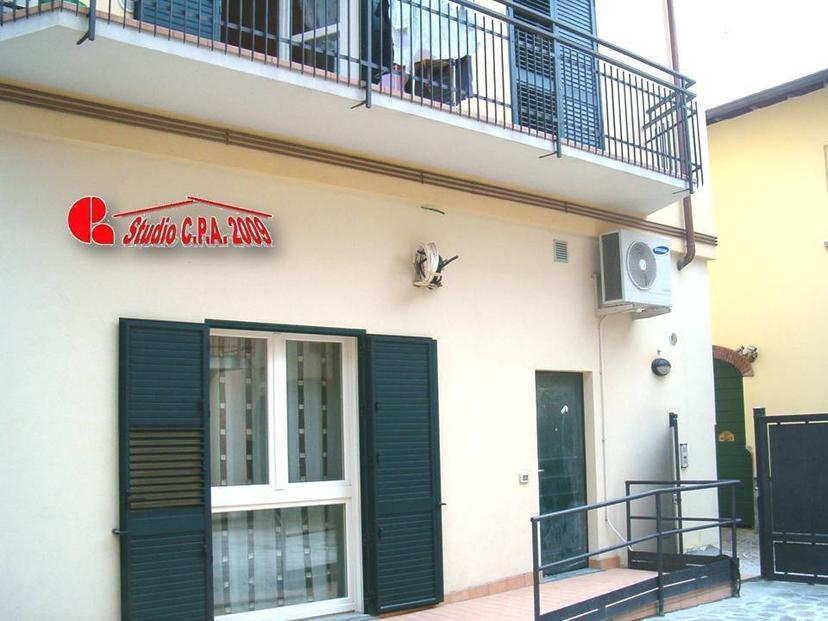 Trilocale via Alessandro Manzoni 8, Centro, Ferno — foto 8 di 42