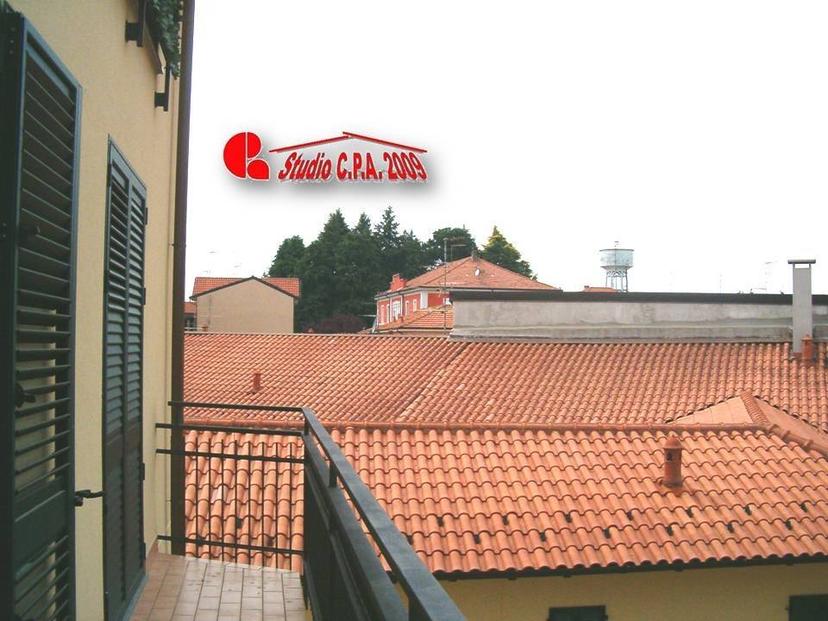 Trilocale via Alessandro Manzoni 8, Centro, Ferno — foto 3 di 42