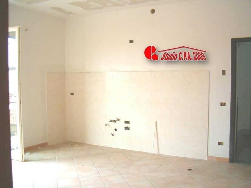 Trilocale via Alessandro Manzoni 8, Centro, Ferno — foto 15 di 42
