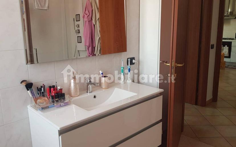 Trilocale via Alessandro Manzoni 8, Centro, Ferno — foto 35 di 42