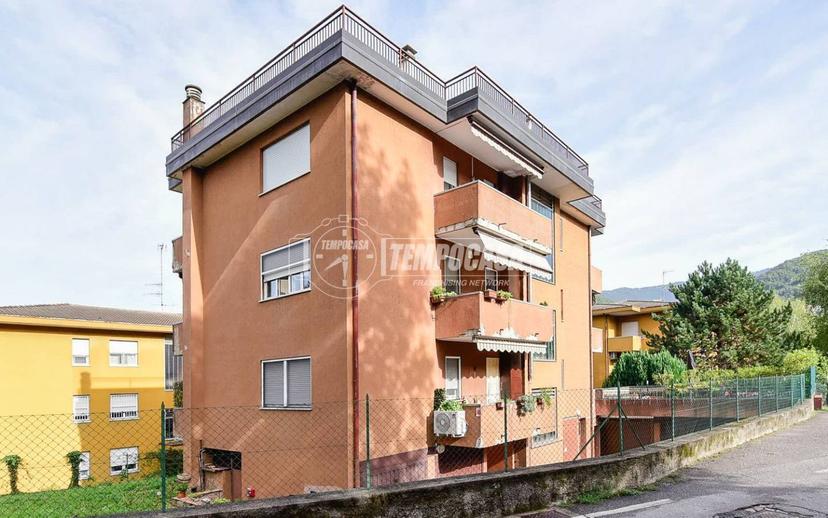 Bilocale via Rovascio 141, Lipomo — foto 2 di 29