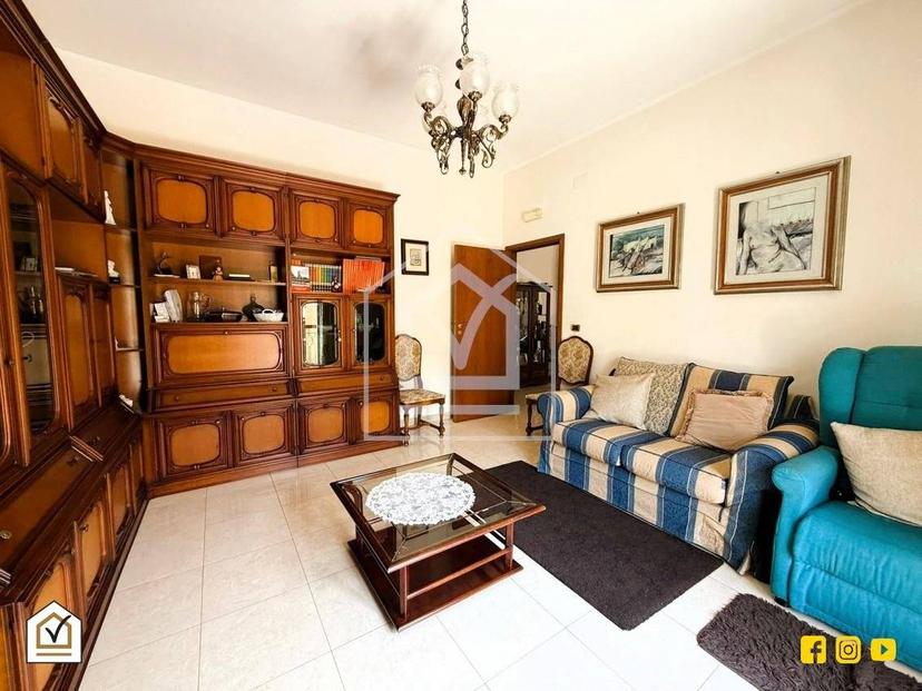 Bilocale buono stato, secondo piano, Trani — foto 2 di 13