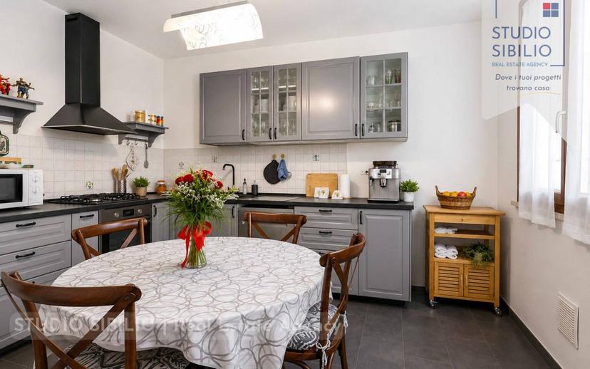 Villa bifamiliare, ottimo stato, 210 m², San Giorgio Bigarello — foto 6 di 60