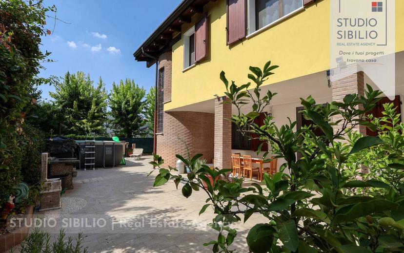 Villa bifamiliare, ottimo stato, 210 m², San Giorgio Bigarello — foto 41 di 60