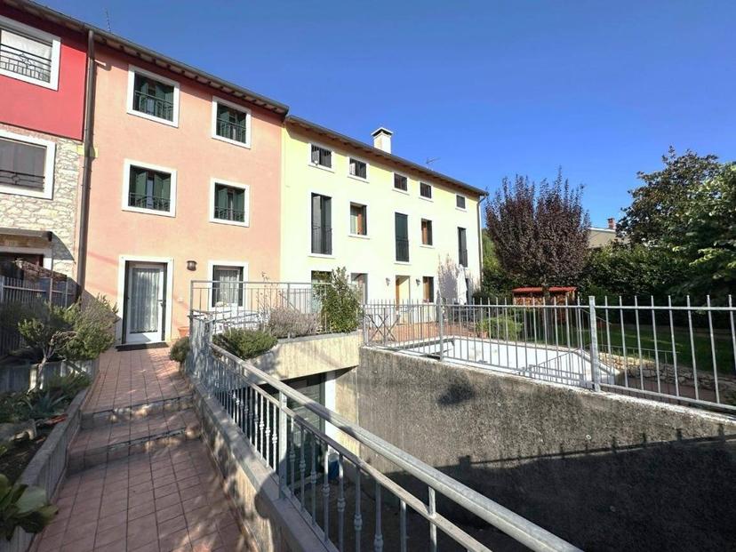 Terratetto plurifamiliare via Buonconsiglio 32, Montecchio Maggiore Alte Ceccato, Montecchio Maggiore — foto 2 di 32