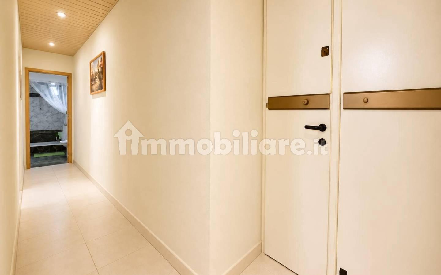Bilocale piazza Edmondo Puecher 8, San Giacomo, Trieste