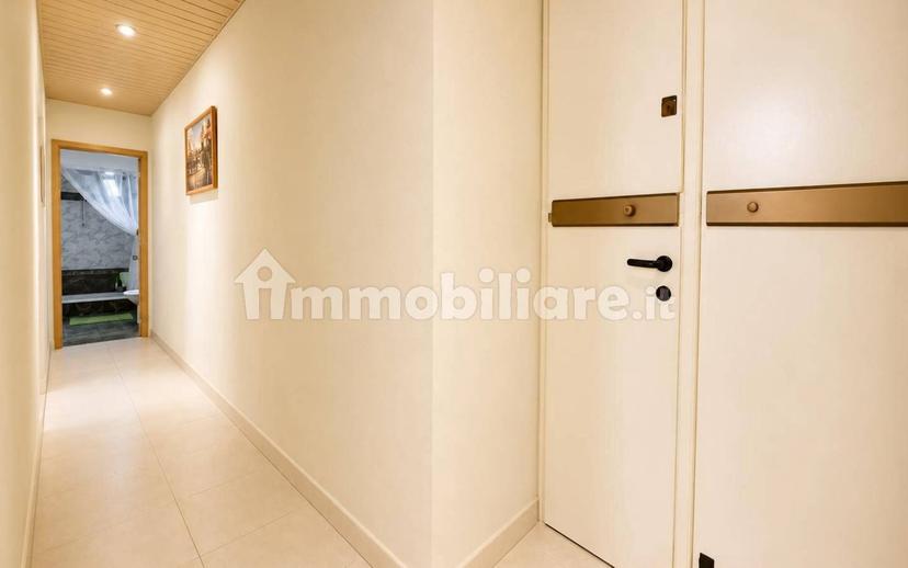 Bilocale piazza Edmondo Puecher 8, San Giacomo, Trieste