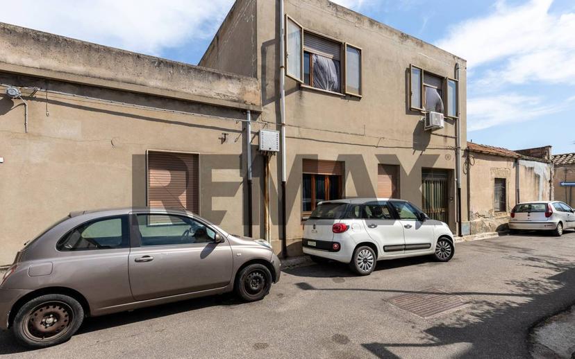 Terratetto plurifamiliare 153 m², da ristrutturare, Centro, Quartucciu
