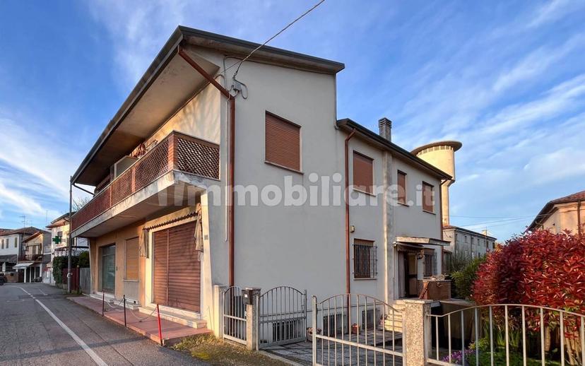 Villa bifamiliare via Roma 27, Centro, Fratta Polesine — foto 2 di 20