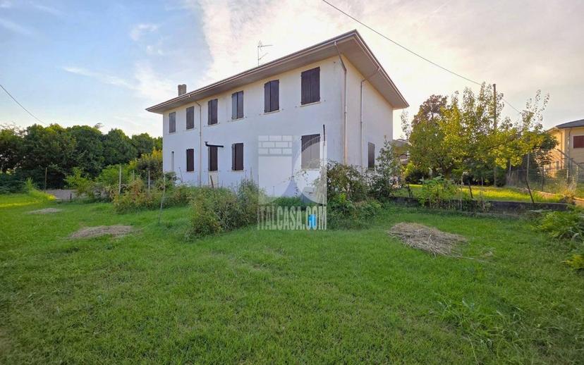 Villa unifamiliare via Ferri, Centro, San Benedetto Po
