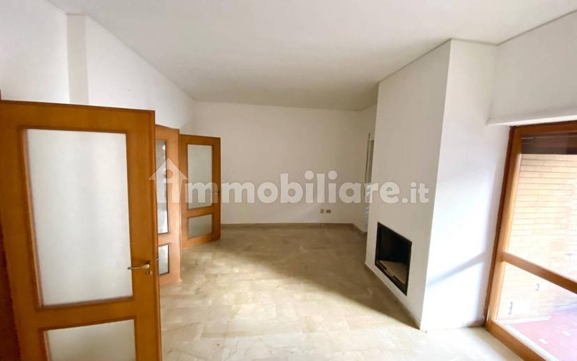 Quadrilocale ottimo stato, quarto piano, De Gasperi - Croce Rossa, Palermo
