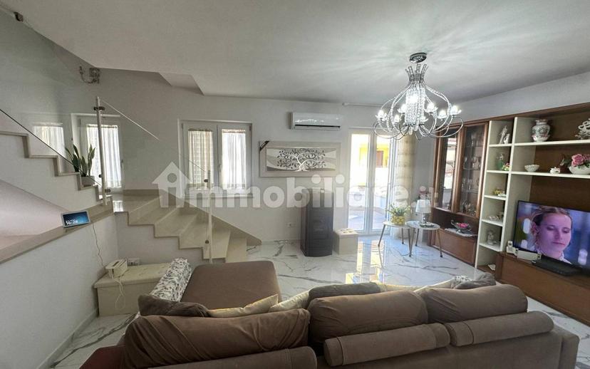 Villa bifamiliare via della Repubblica 54, Parete — foto 3 di 56