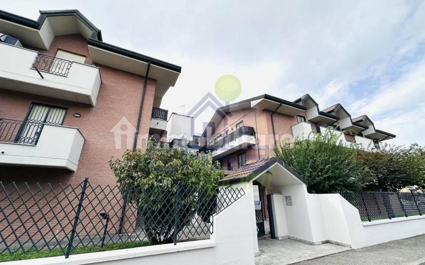 Trilocale via aldo moro 14, Sant'Angelo Lodigiano — foto 10 di 24