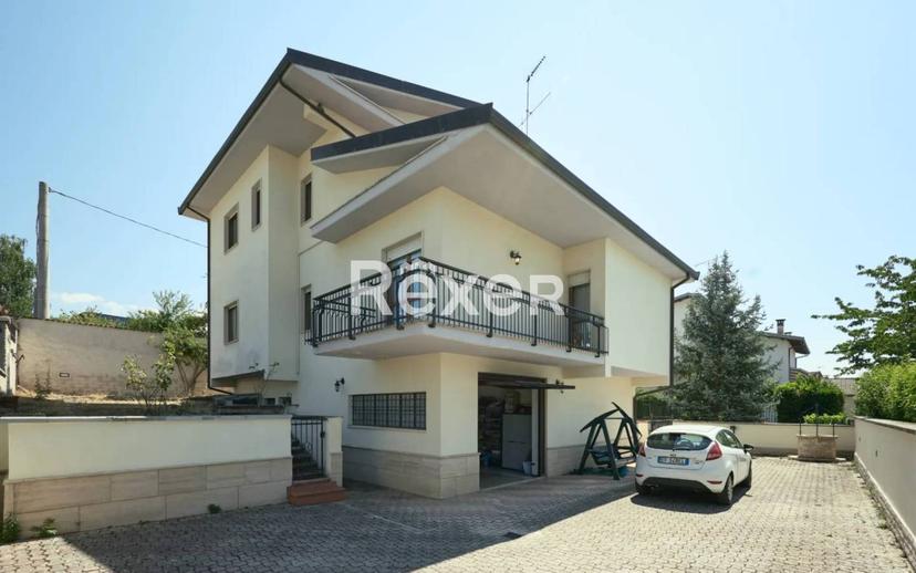 Villa unifamiliare via del Salice, 7, Paganica - Tempera, L'Aquila — foto 12 di 42