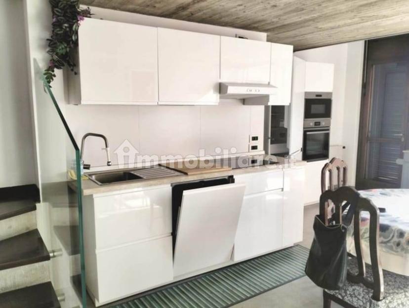 Stanza in affitto in appartamento Centro, Gardone Riviera — foto 7 di 15