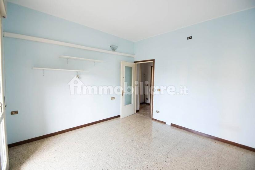 Trilocale buono stato, primo piano, Zona 2000, Piacenza — foto 8 di 17