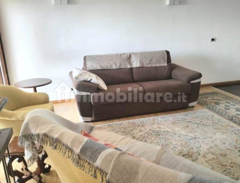 Stanza in affitto in appartamento Centro, Gardone Riviera — foto 3 di 15