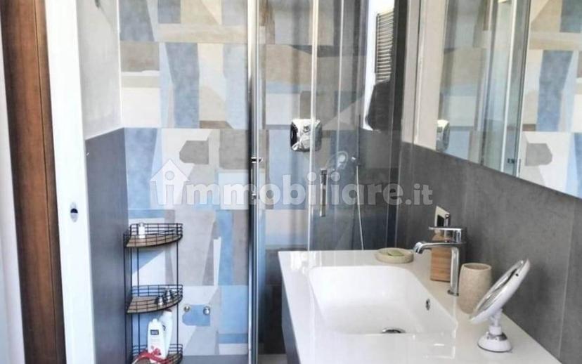 Stanza in affitto in appartamento Centro, Gardone Riviera — foto 12 di 15