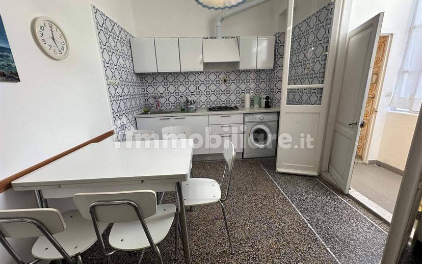 Trilocale ottimo stato, terzo piano, Centro, Noli — foto 12 di 20