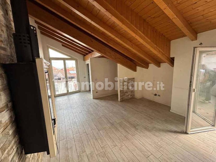 Mansarda piazza Santi Cosma e Damiano 3, Centro, Gazzada Schianno — foto 13 di 16