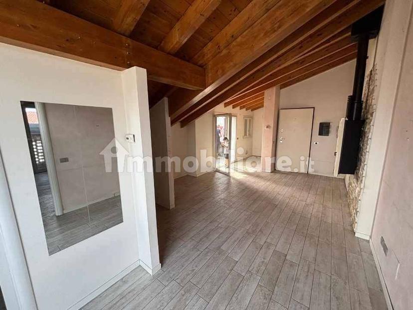 Mansarda piazza Santi Cosma e Damiano 3, Centro, Gazzada Schianno — foto 4 di 16