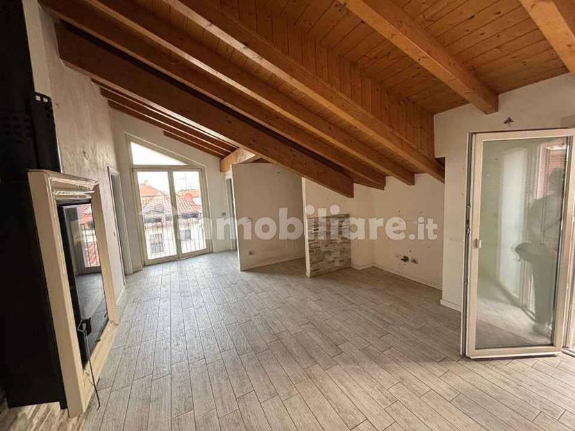 Mansarda piazza Santi Cosma e Damiano 3, Centro, Gazzada Schianno — foto 9 di 16