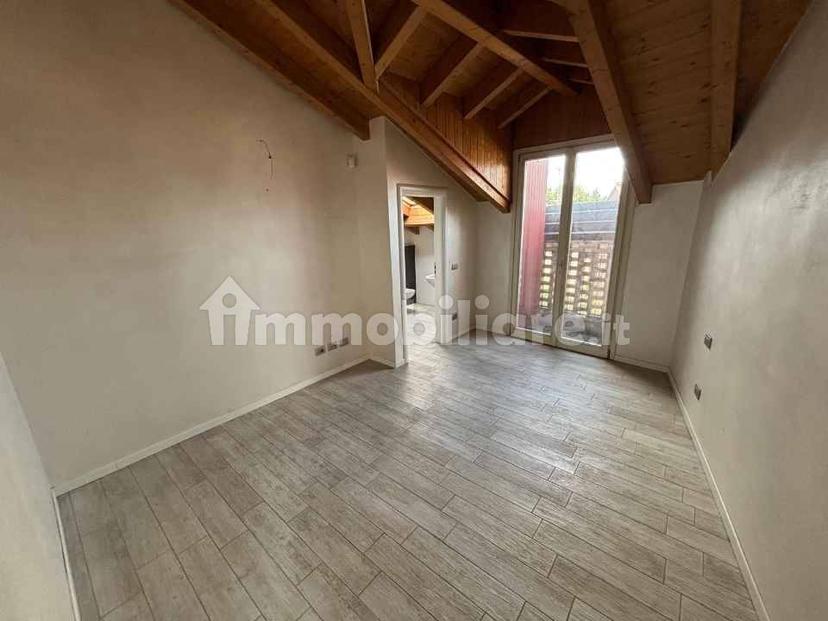 Mansarda piazza Santi Cosma e Damiano 3, Centro, Gazzada Schianno — foto 6 di 16