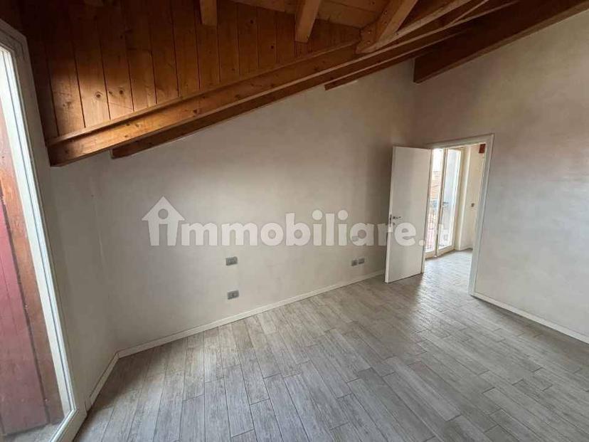 Mansarda piazza Santi Cosma e Damiano 3, Centro, Gazzada Schianno — foto 8 di 16